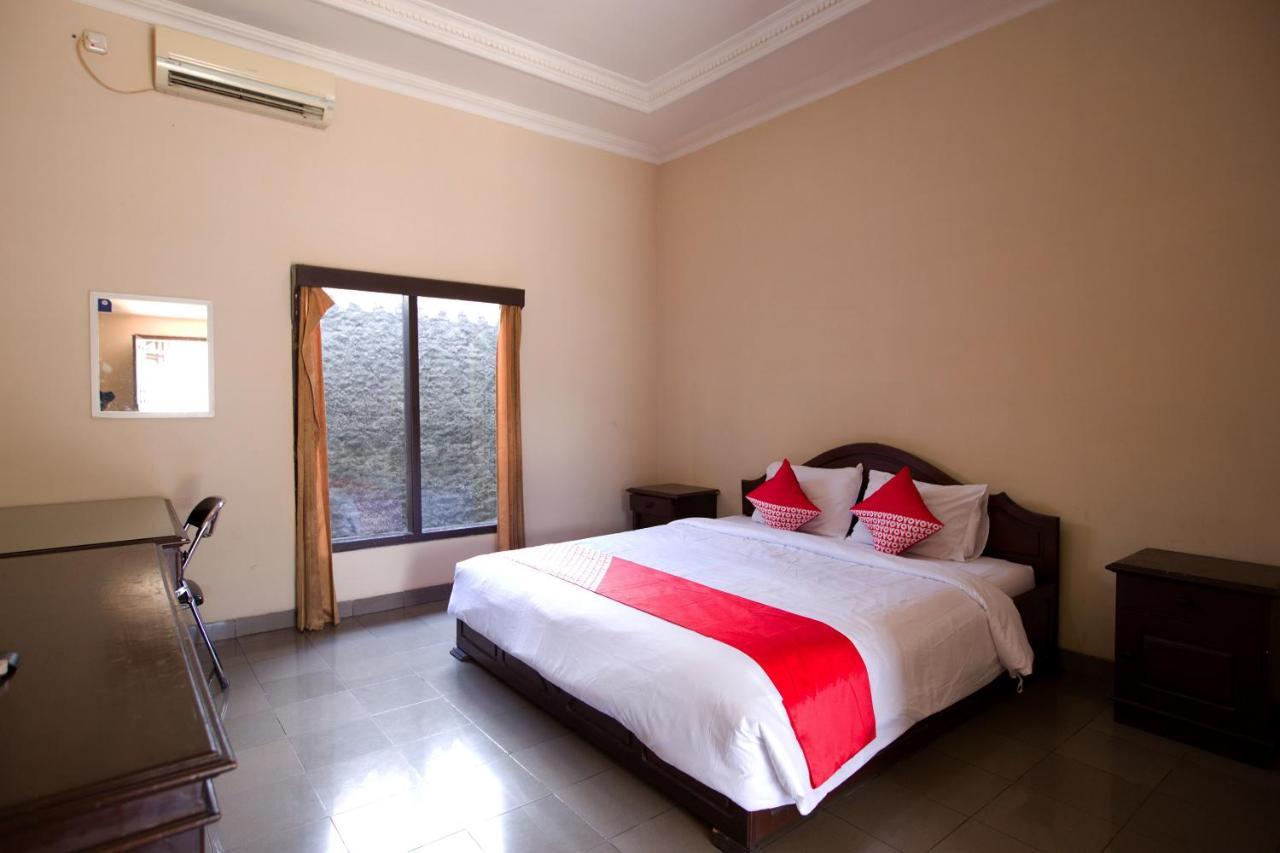 Oyo 3207 Hotel Gracia Бандар-Лампунг Экстерьер фото