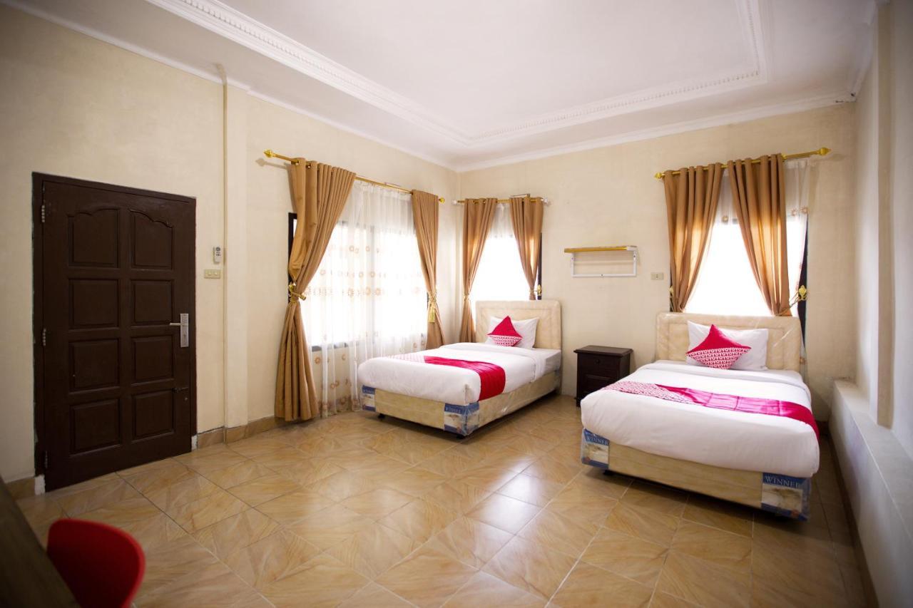 Oyo 3207 Hotel Gracia Бандар-Лампунг Экстерьер фото
