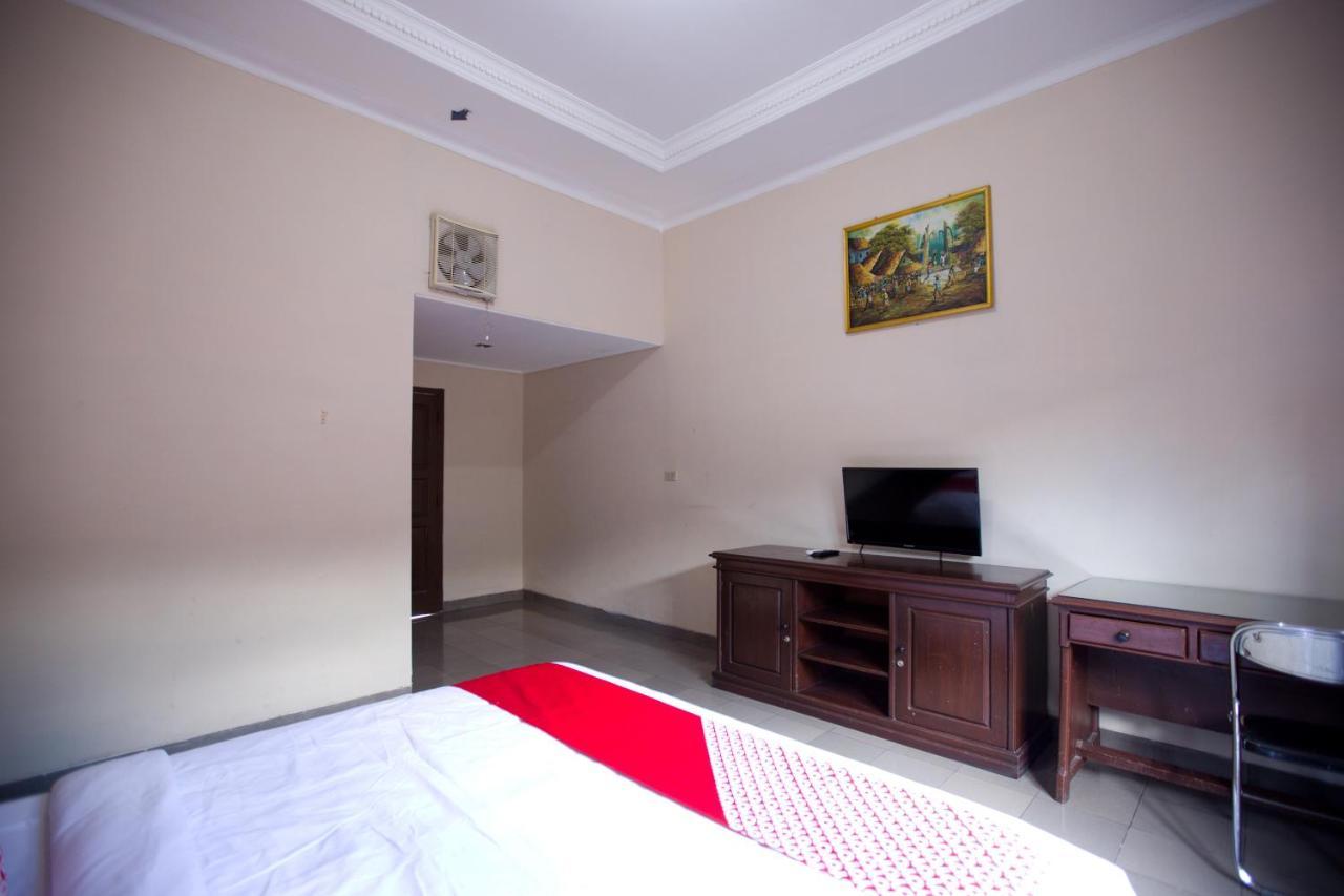 Oyo 3207 Hotel Gracia Бандар-Лампунг Экстерьер фото